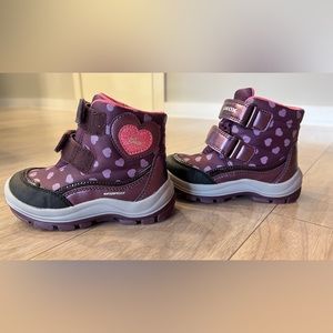 Geox waterproof snowboot for toddler girls size 8